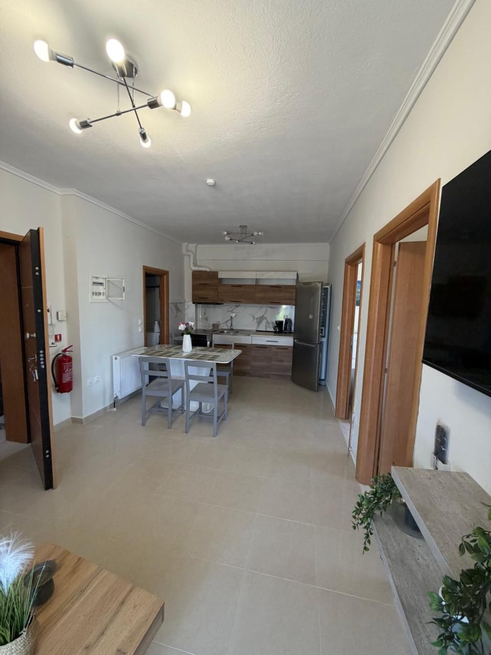 Dining area, kitchen