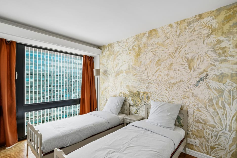 Paris Montparnasse Panoramic View, 3 Beds, Metro 4, 6, 12, 13 Apartment in Paris