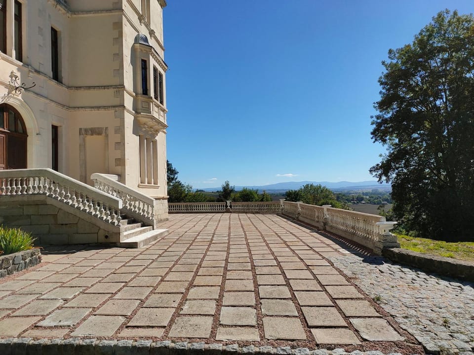 Property building, Balcony/Terrace