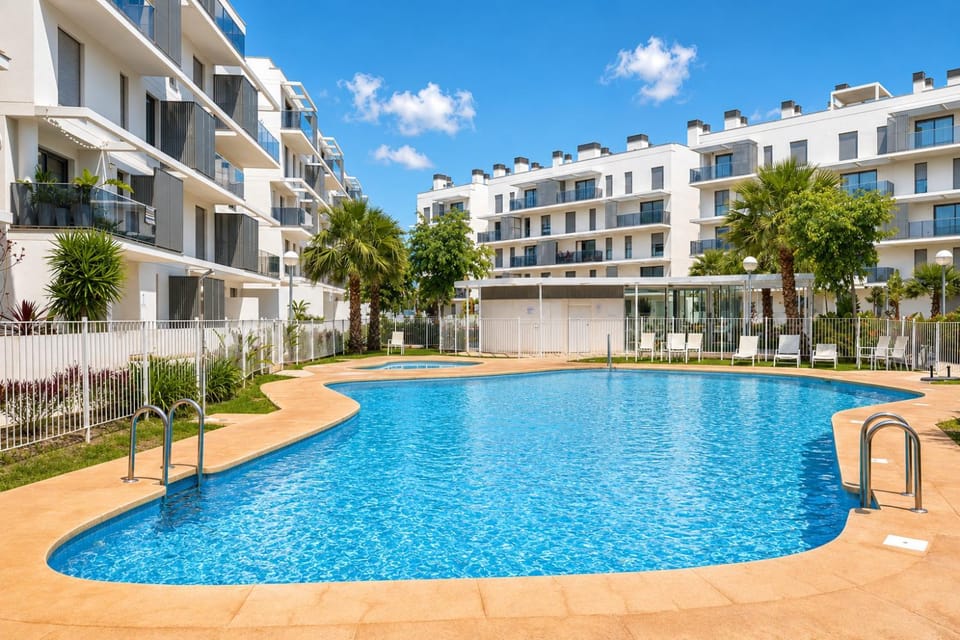 Property building, Swimming pool, sunbed