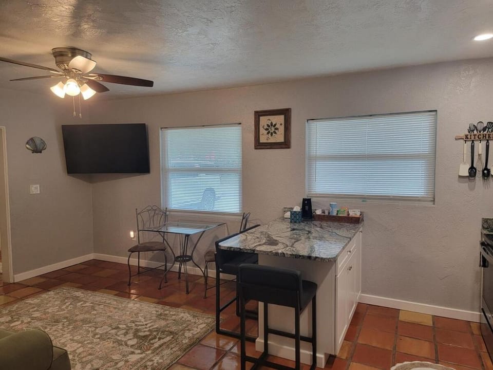Manatee River Bungalow - 5 Apartment in Bradenton
