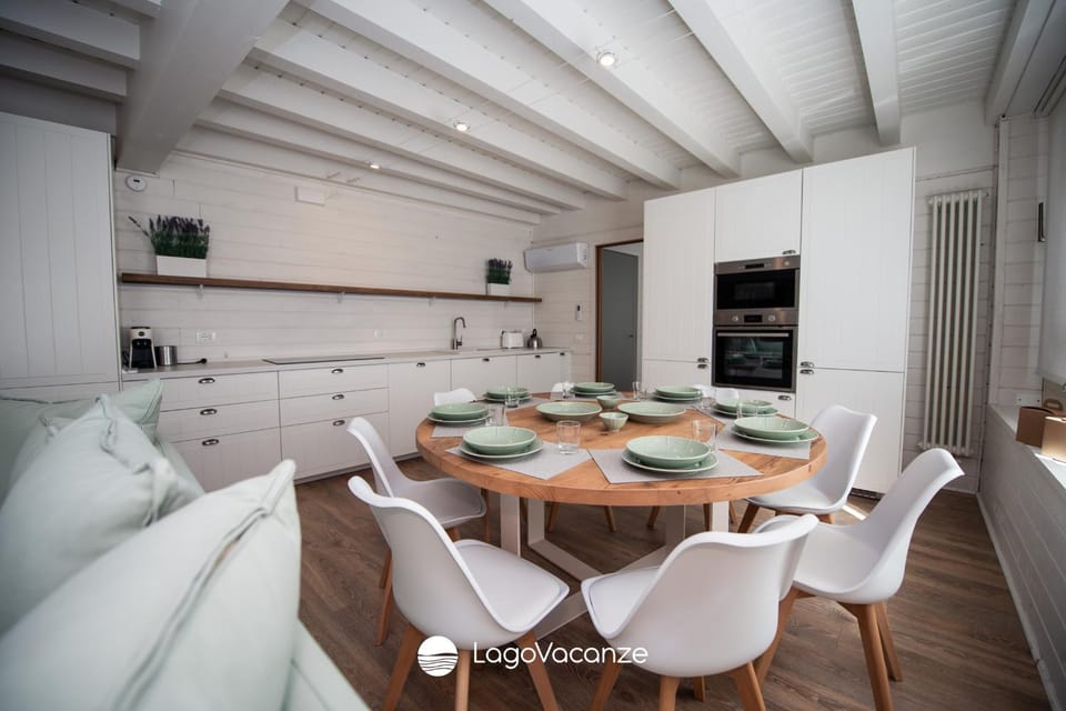 White Cottage Garda Lake Apartment in Lake Garda