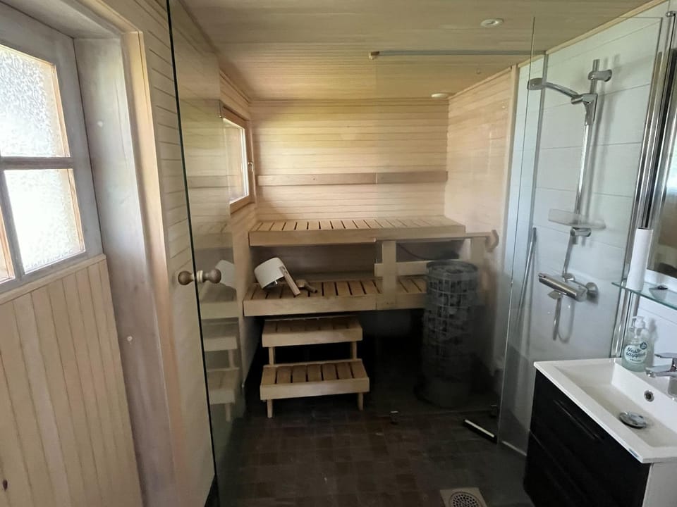 Shower, Sauna