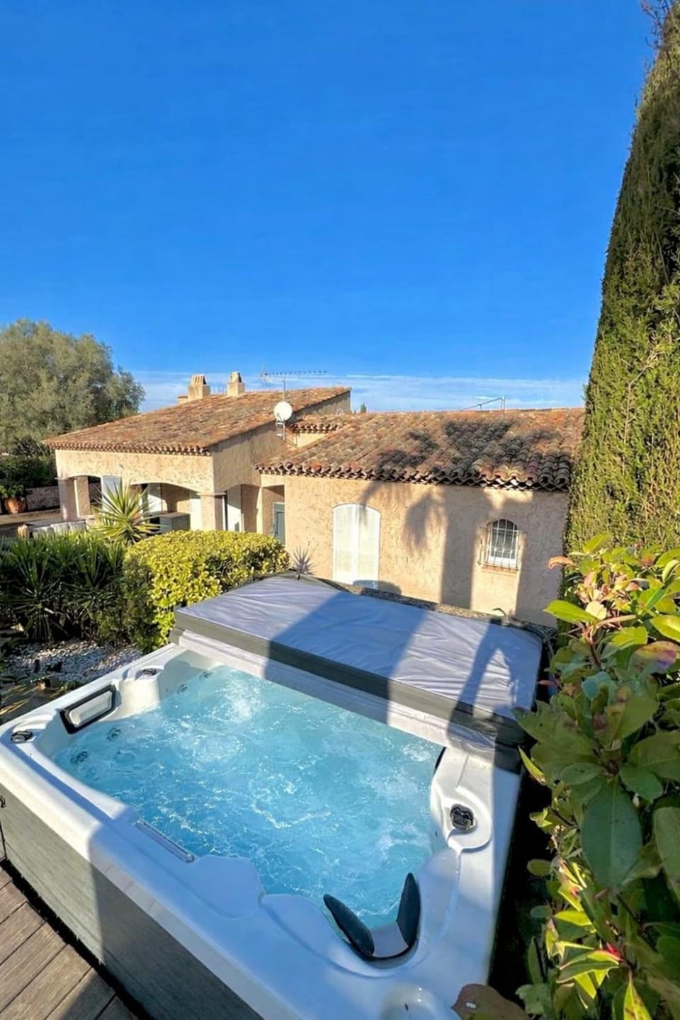 Villa provençale, piscine, jacuzzi & parking Villa in Roquebrune-sur-Argens
