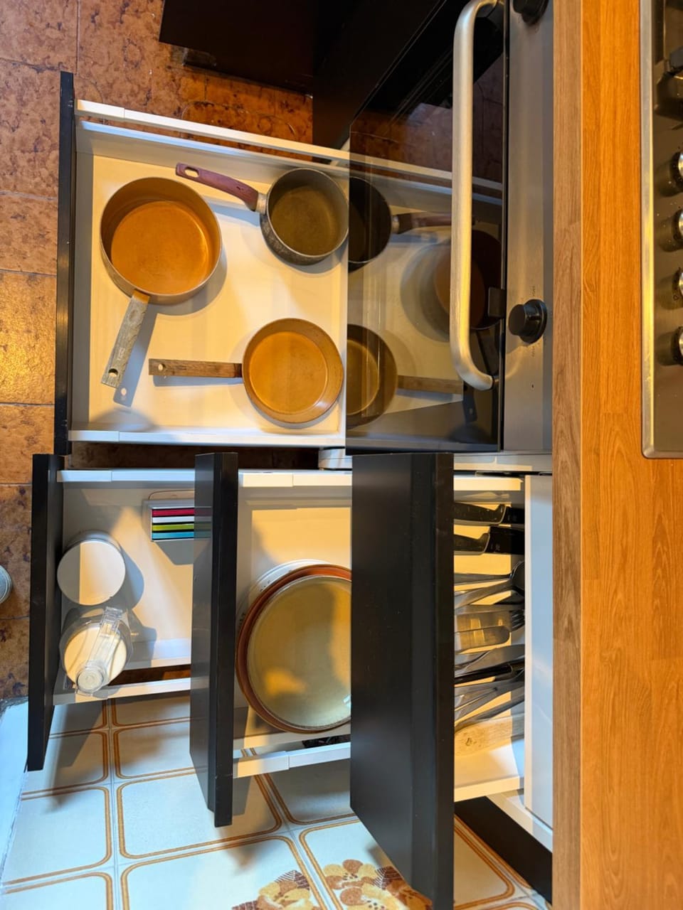 Communal kitchen, kitchen
