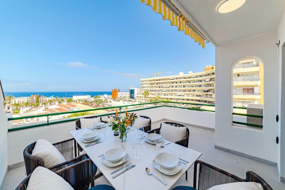 Day, Natural landscape, View (from property/room), Balcony/Terrace, Seating area, Dining area, Sea view