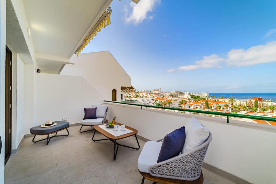 Patio, Day, View (from property/room), Balcony/Terrace, Seating area, City view, Sea view