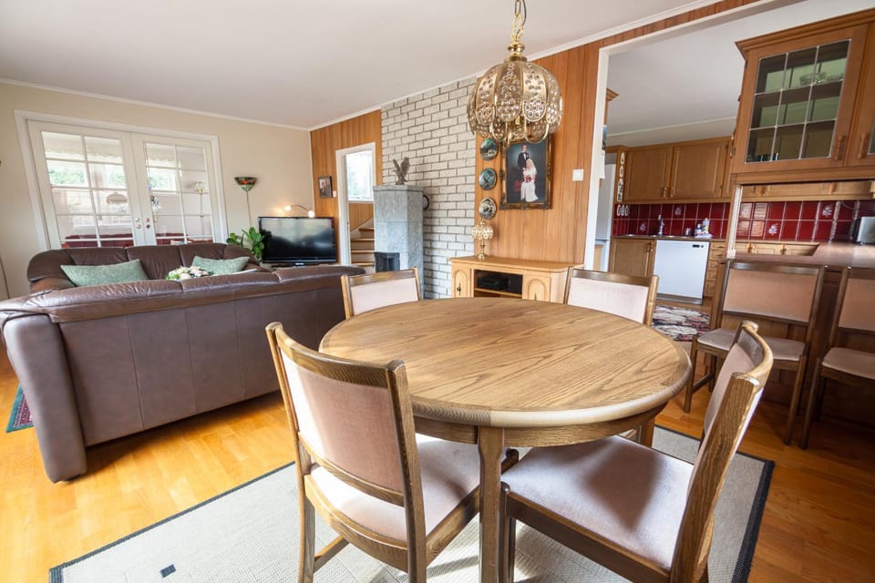 Living room, Seating area, Dining area