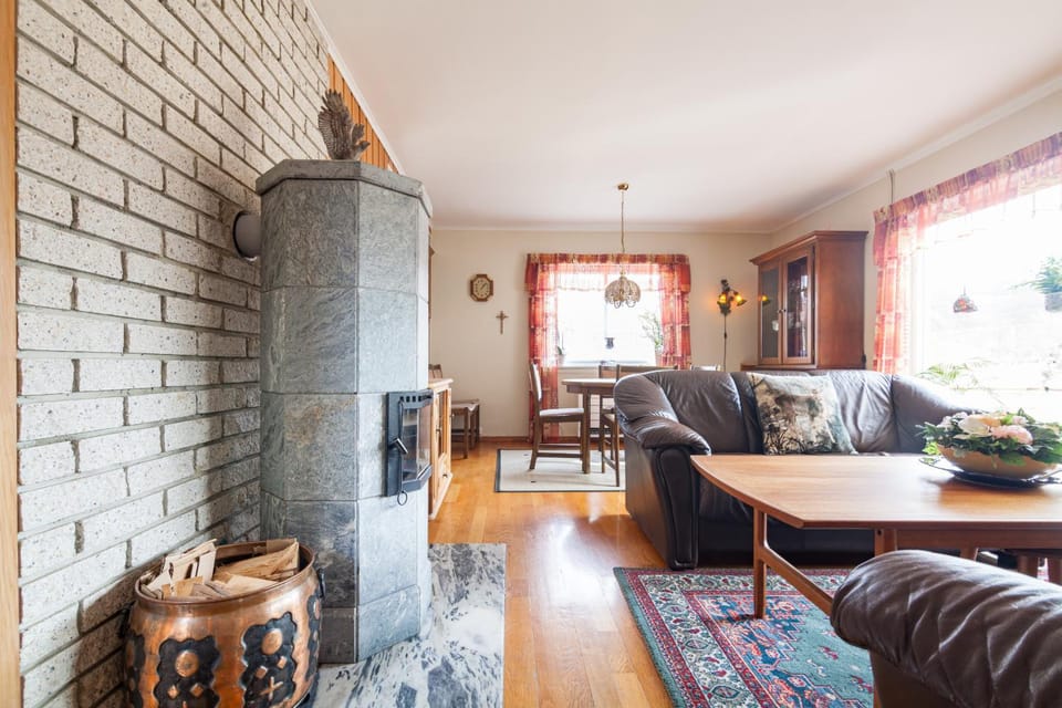 Living room, Seating area, fireplace