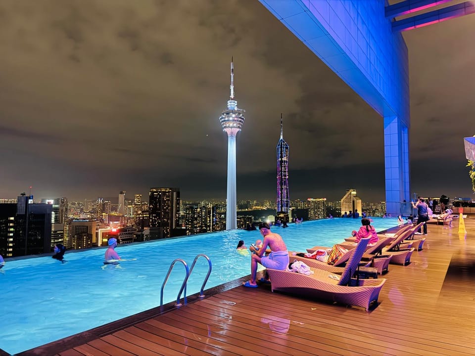 City view, Pool view, Swimming pool, Swimming pool, group of guests