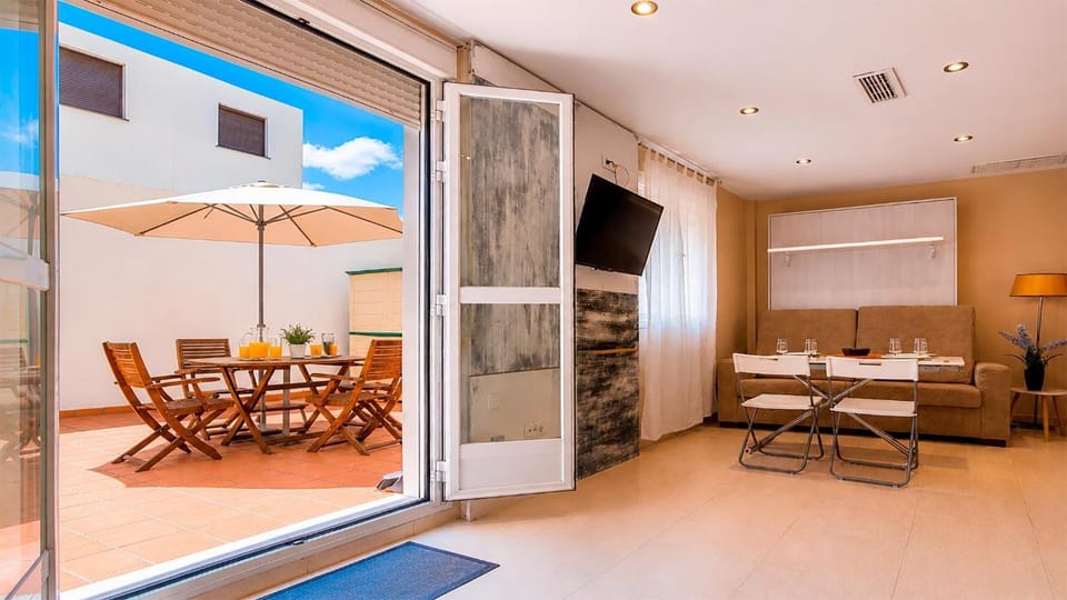 Patio, Living room