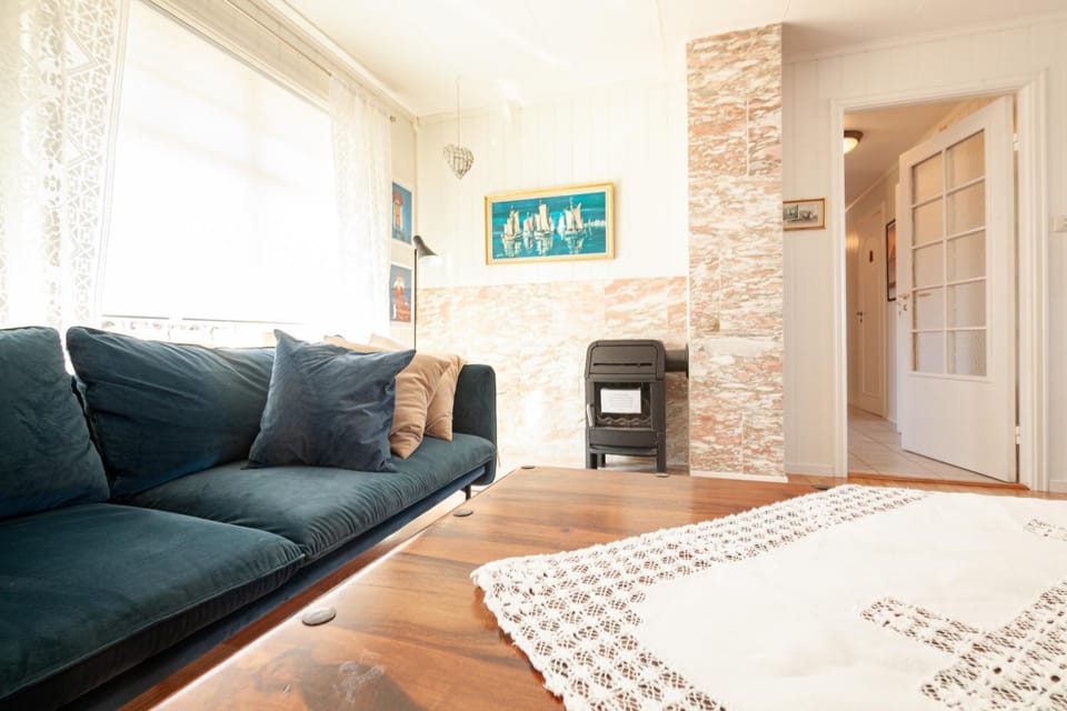 Living room, Seating area, fireplace