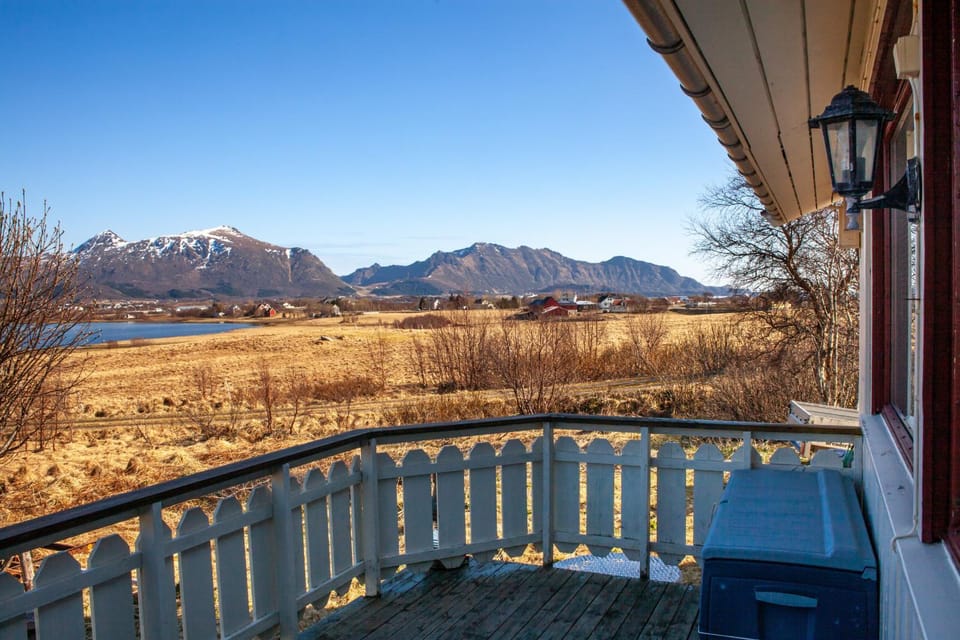View (from property/room), Balcony/Terrace, Mountain view