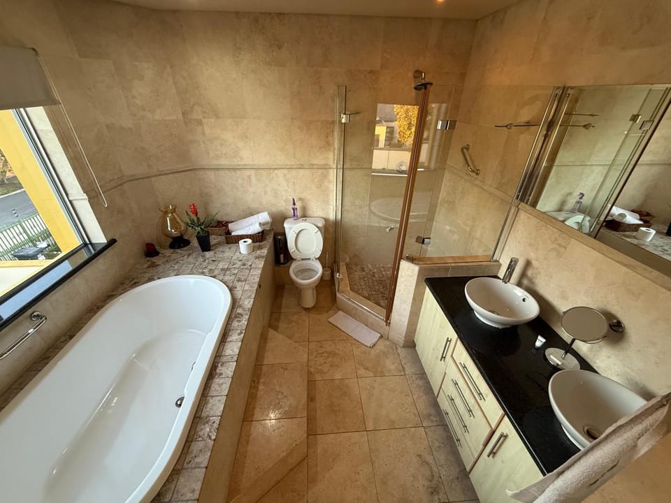 Shower, Toilet, Hot Tub, Bathroom, Bath, towels