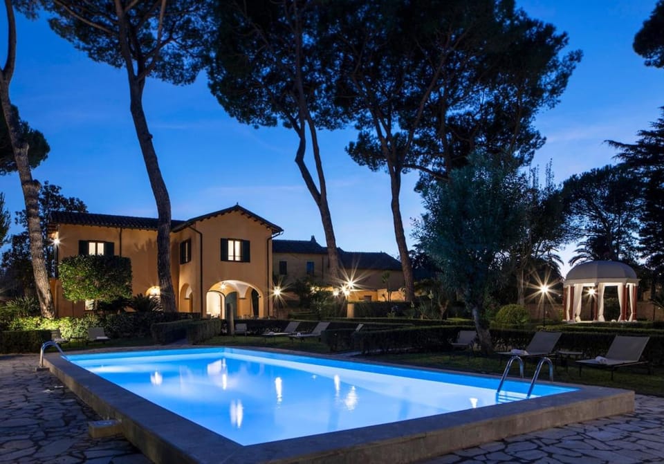 Property building, Garden view, Swimming pool, sunbed
