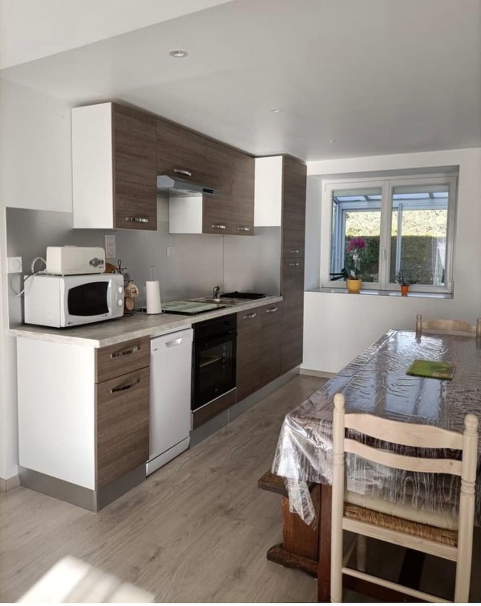 Kitchen or kitchenette, Dining area, dishwasher, oven, stove, toaster