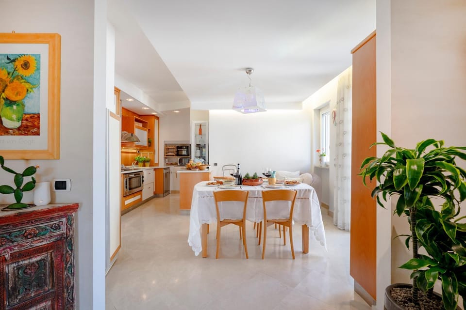 Kitchen or kitchenette, Living room, Dining area, Breakfast, kitchen