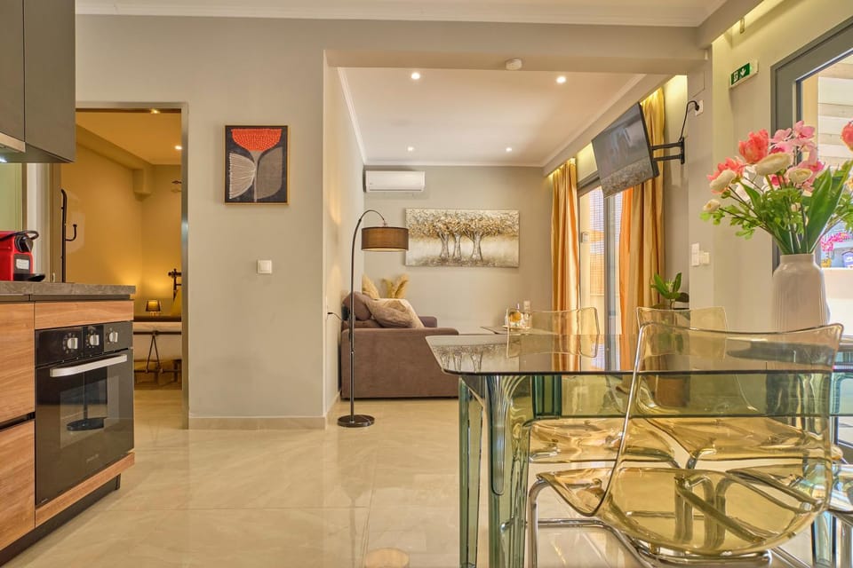 Kitchen or kitchenette, Seating area, Dining area, oven, stove