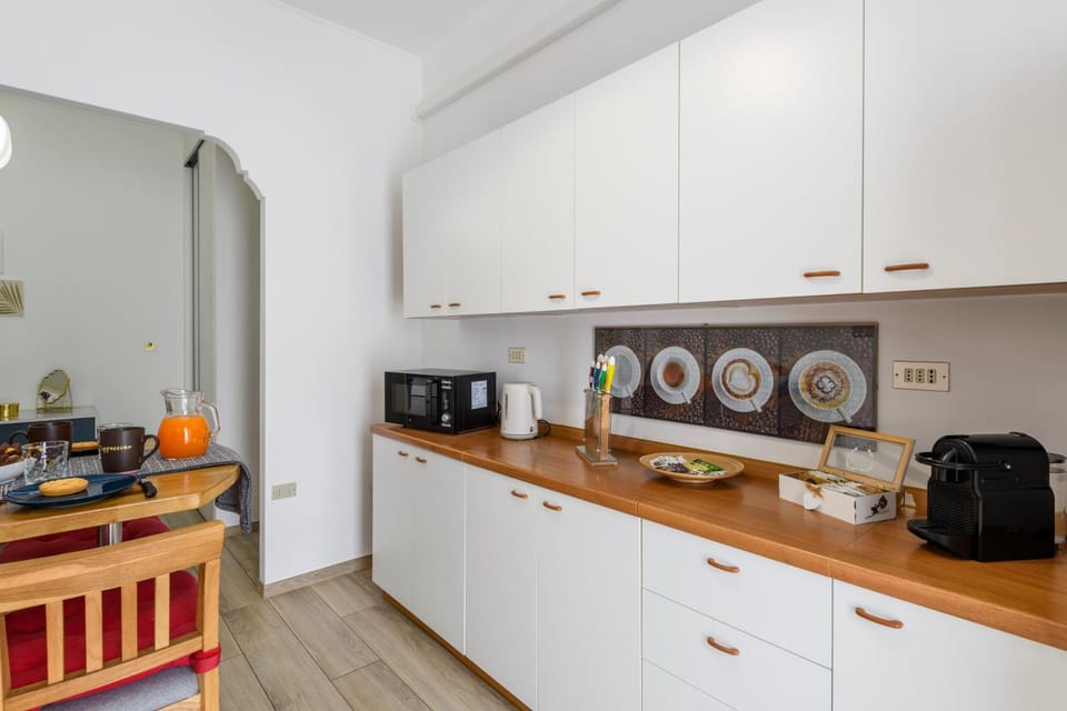 Dining area, kitchen