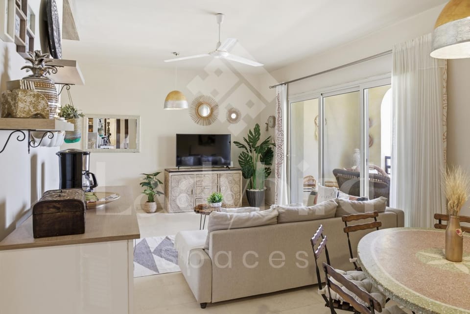 Living room, Dining area