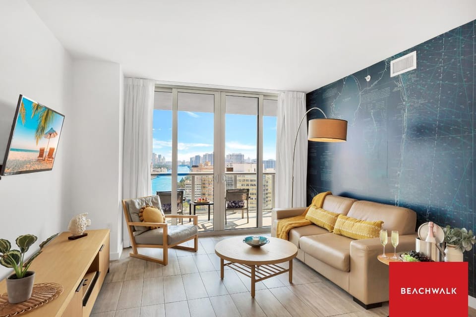 Upper Sunset View - 2BR South-Facing Resort Condo Apartment in Hallandale Beach