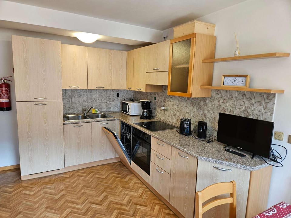 Kitchen or kitchenette, Living room