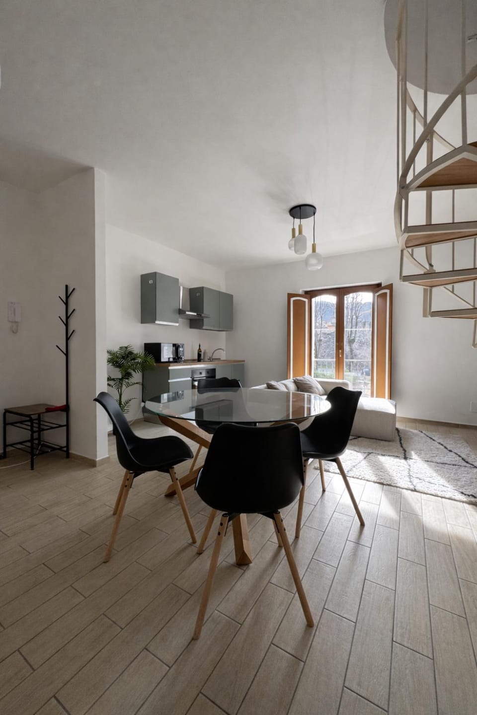 Kitchen or kitchenette, Seating area, stove