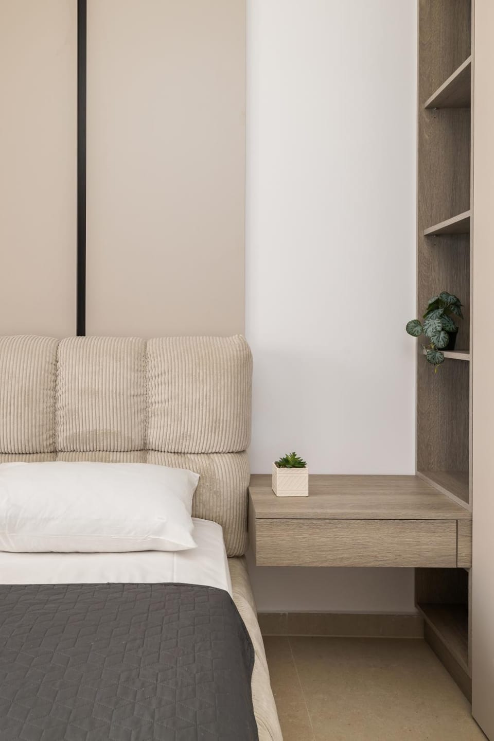 Photo of the whole room, Bedroom