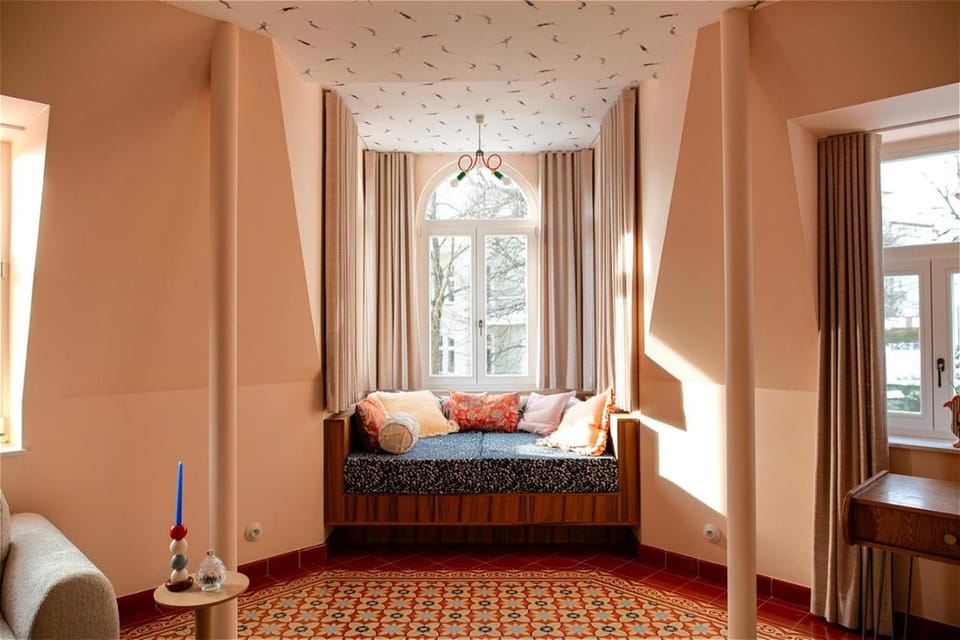 Bed, Living room, Photo of the whole room, Seating area