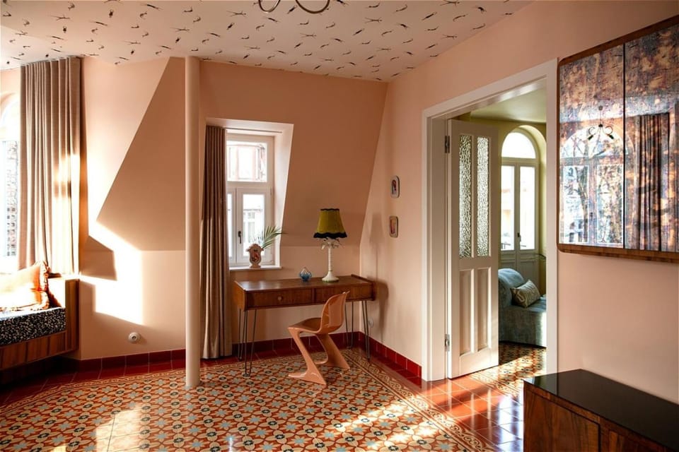 Bed, Living room, Photo of the whole room, Seating area, Dining area