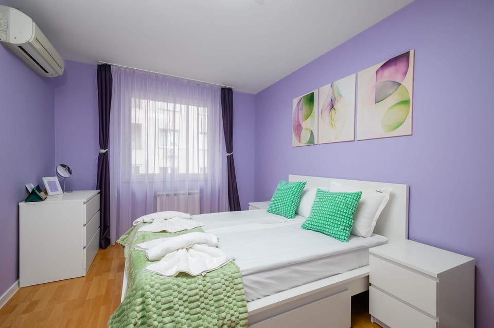 Bed, Photo of the whole room, Bedroom, towels, air conditioner