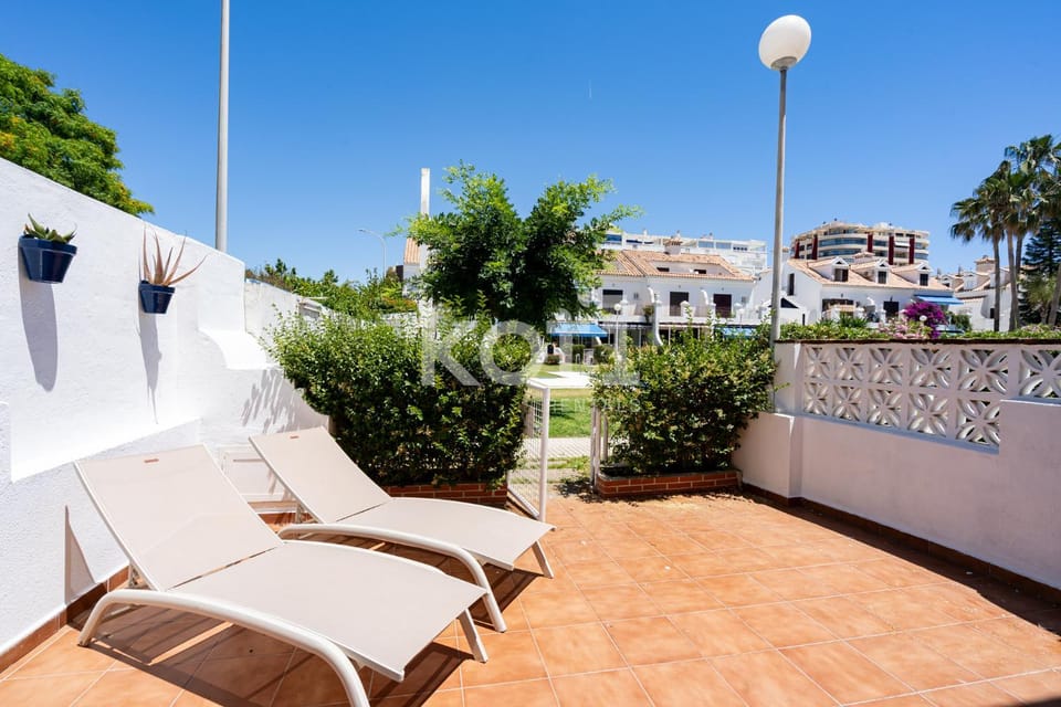 Day, Seating area, sunbed