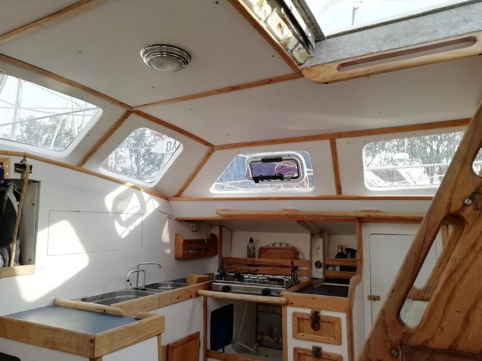 Séjour insolite sur un voilier à Anglet Docked boat in Anglet