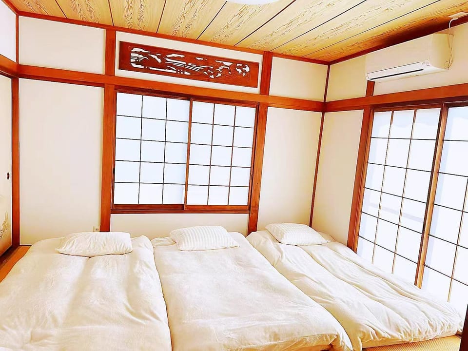 Bed, Photo of the whole room, Bedroom, air conditioner