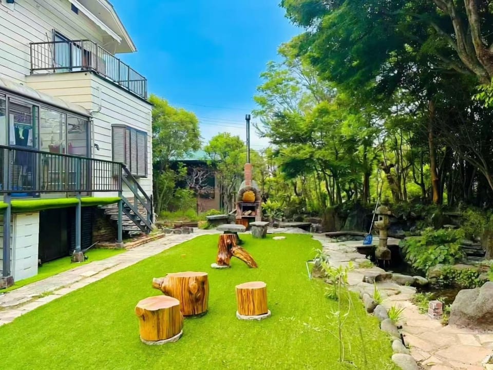 Property building, Day, Natural landscape, Garden, Garden view