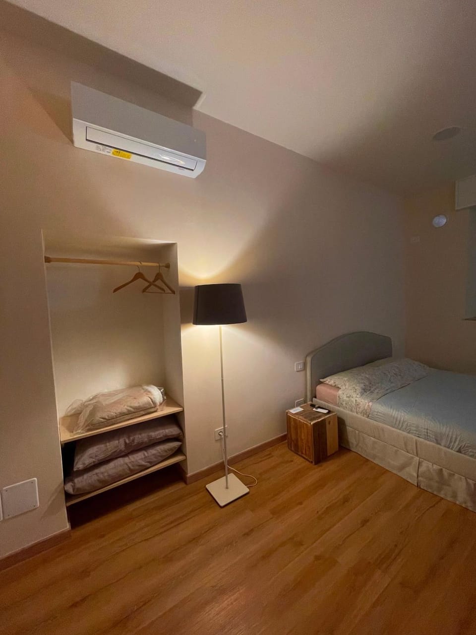 Bed, Photo of the whole room, Bedroom, air conditioner