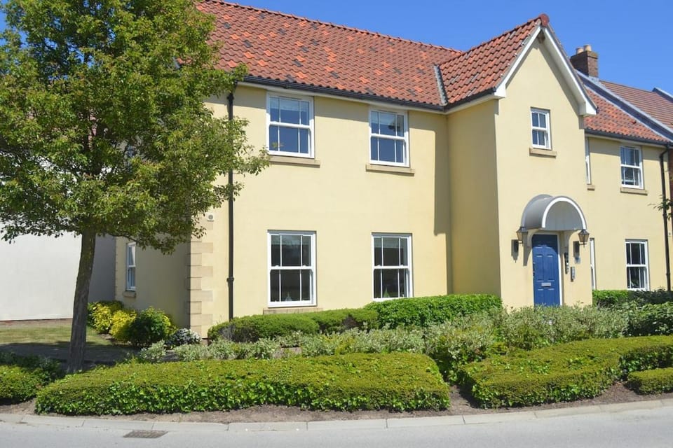 East Coast Escape The Bay Filey Pool WiFi Apartment in Primrose Valley