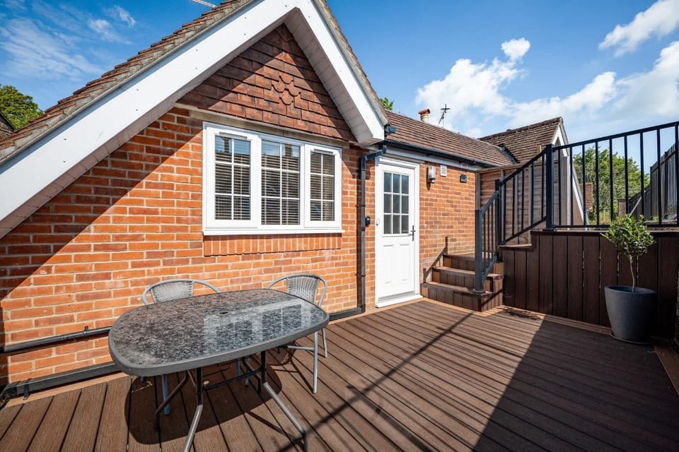 Comfortable Cottage with Decking in Castle Cary House in Mendip District