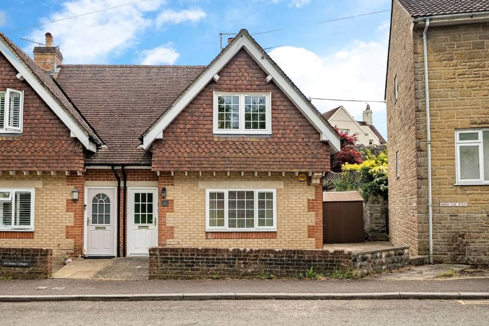 Comfortable Cottage with Decking in Castle Cary House in Mendip District