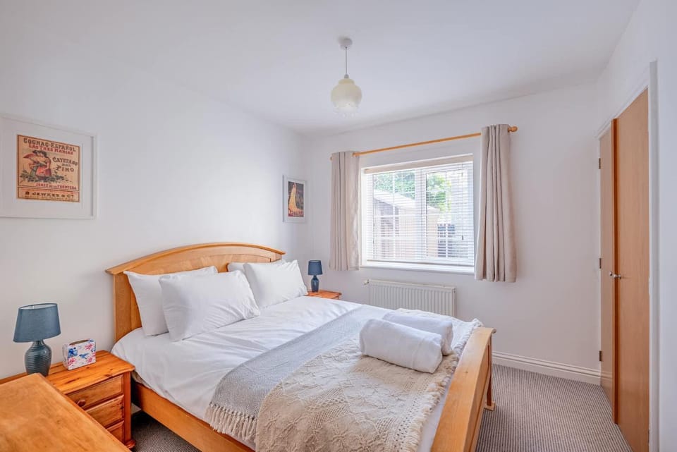 Comfortable Cottage with Decking in Castle Cary House in Mendip District