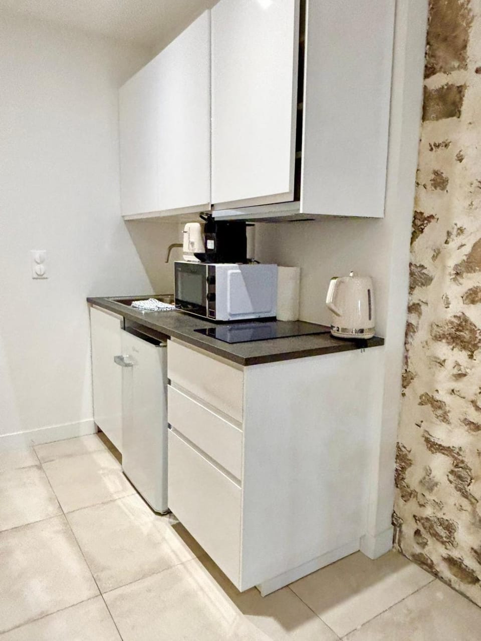 BRULEE - BRAND NEW - 2 room duplex WIFI, AC, central Apartment in Antibes