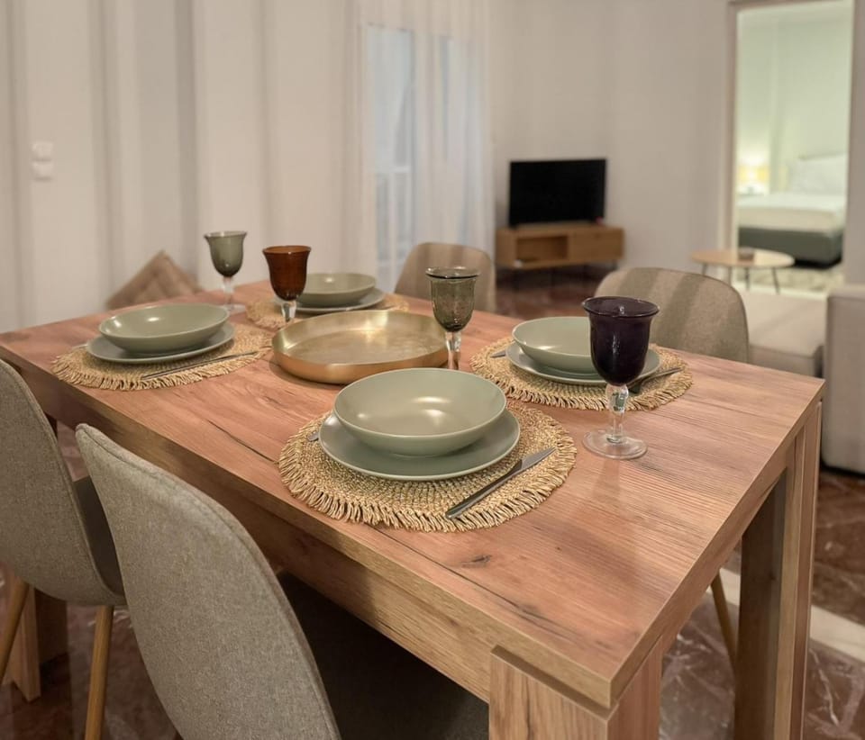 TV and multimedia, Seating area, Dining area