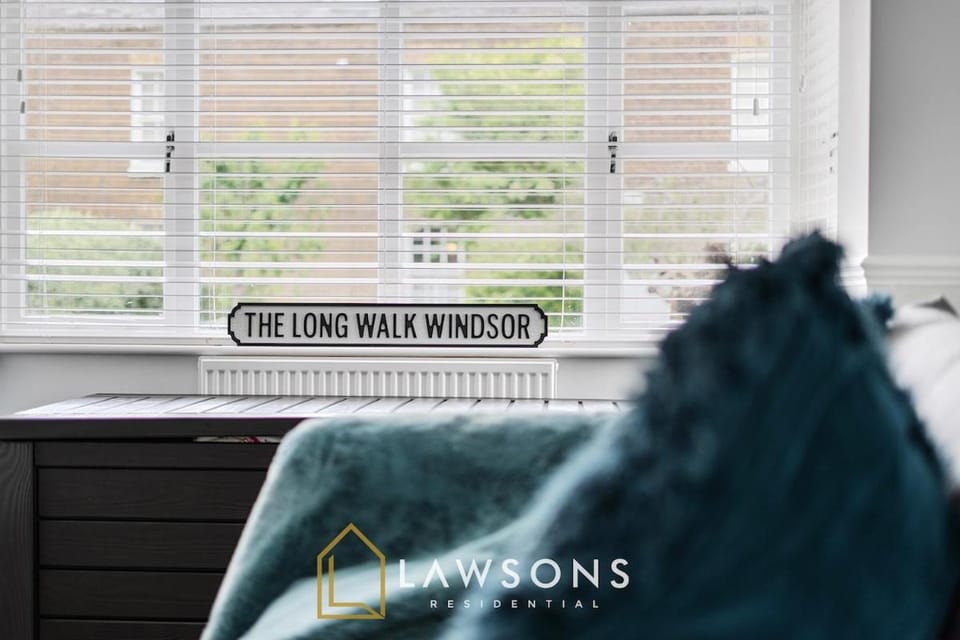 Stylish Windsor Stay, Steps from The Long Walk Apartment in Windsor
