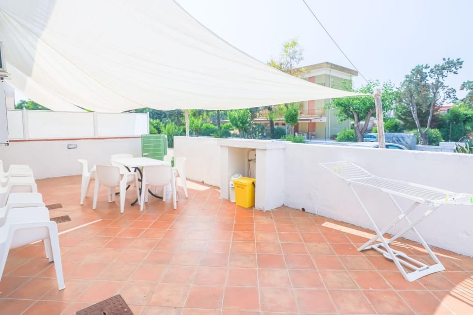 Property building, Balcony/Terrace, Living room