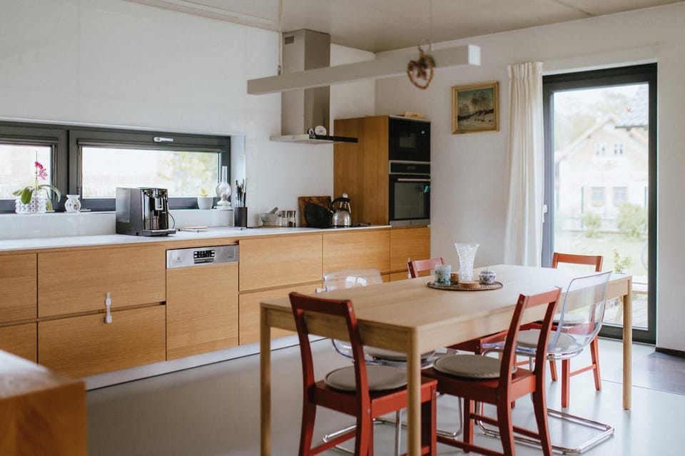 Kitchen or kitchenette, Dining area