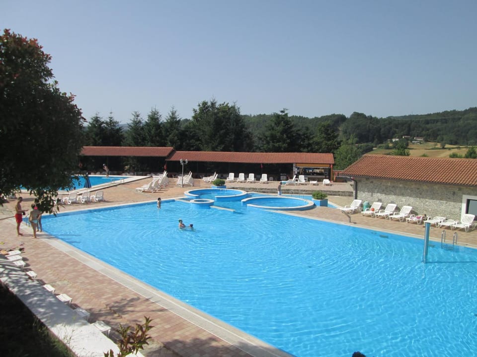 Day, Pool view