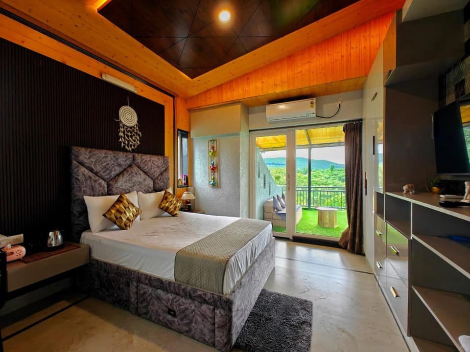 Bedroom, Mountain view