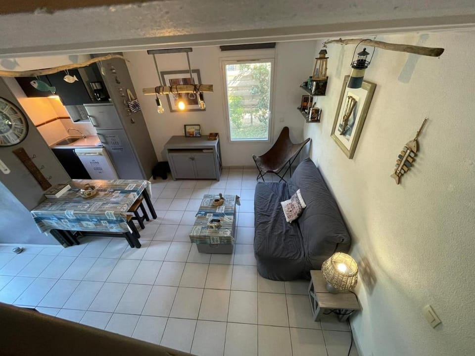 Living room, kitchen