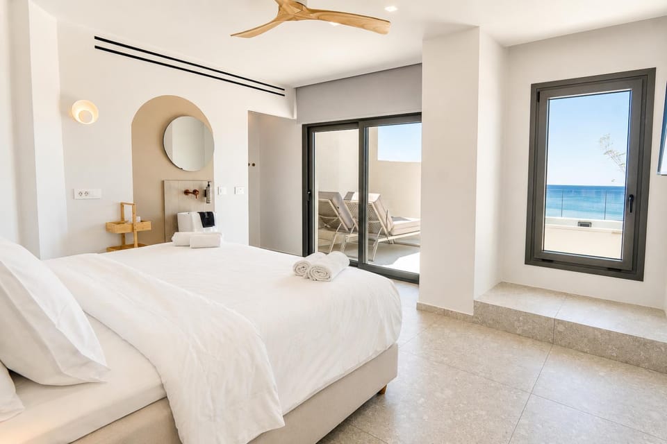 Bed, Natural landscape, Photo of the whole room, Bedroom, Sea view