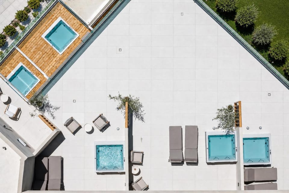 Patio, Hot Tub, Balcony/Terrace, sunbed
